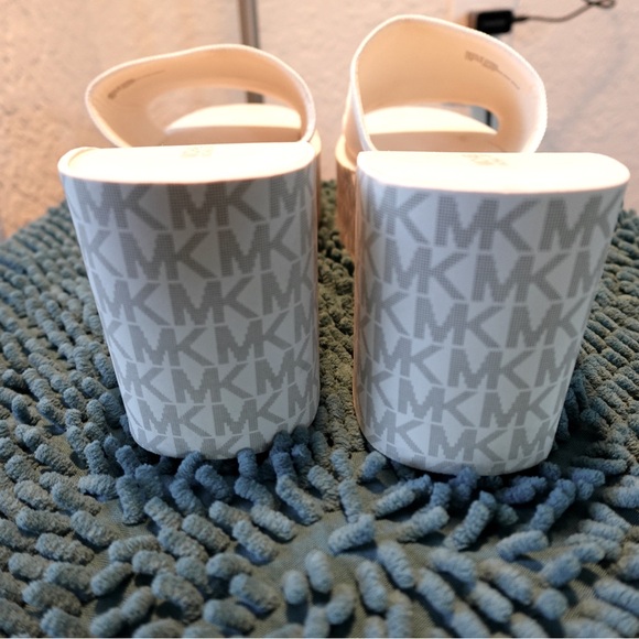 Michael Kors White Platform Slides - Women’s 11 - Picture 4 of 5
